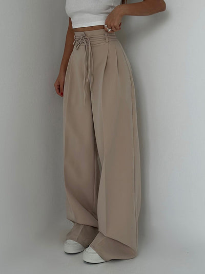 DFFRNT® | Elegante broek met wijde pijpen, hoge tailleband en riemdetail