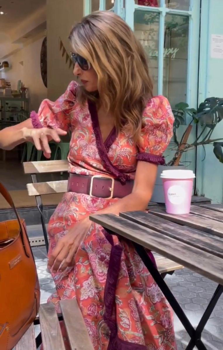 DFFRNT® | Elegante Roze Maxi Dress met Korte Mouwen