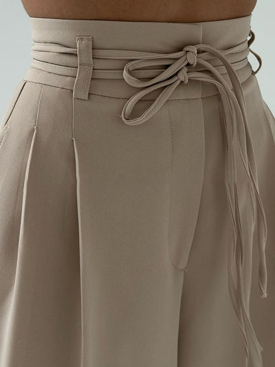 DFFRNT® | Elegante broek met wijde pijpen, hoge tailleband en riemdetail