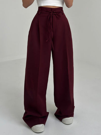 DFFRNT® | Elegante broek met wijde pijpen, hoge tailleband en riemdetail