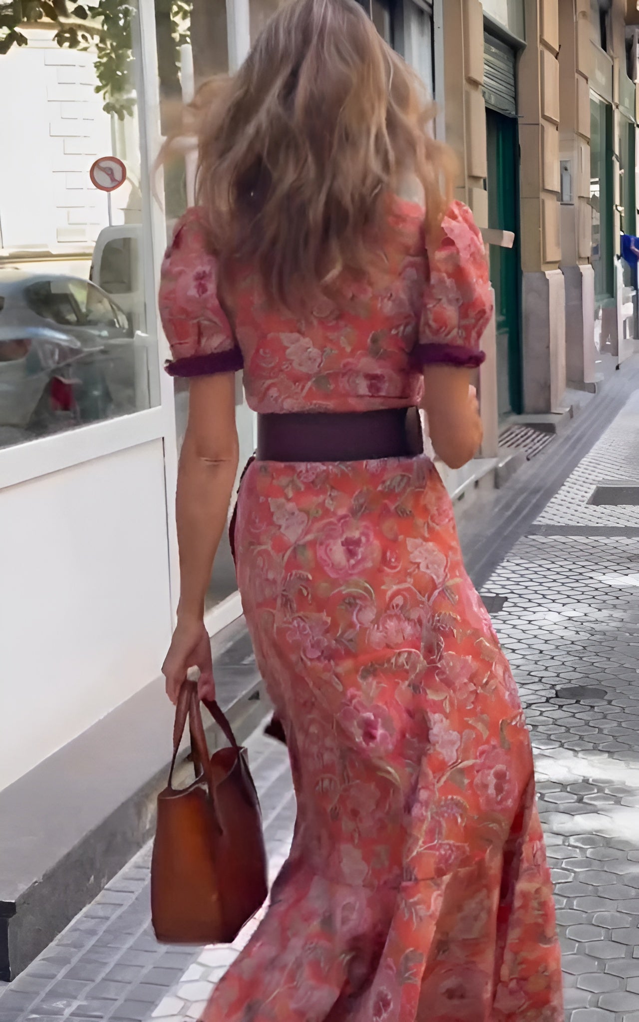 DFFRNT® | Elegante Roze Maxi Dress met Korte Mouwen