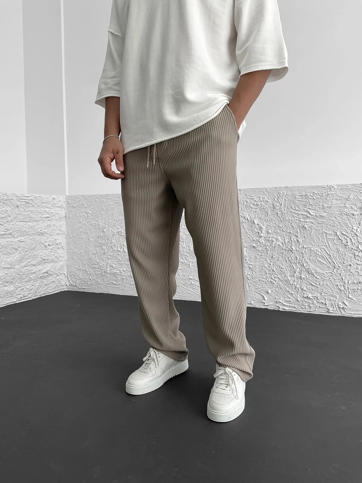 DFFRNT® | Relaxte geribbelde broek