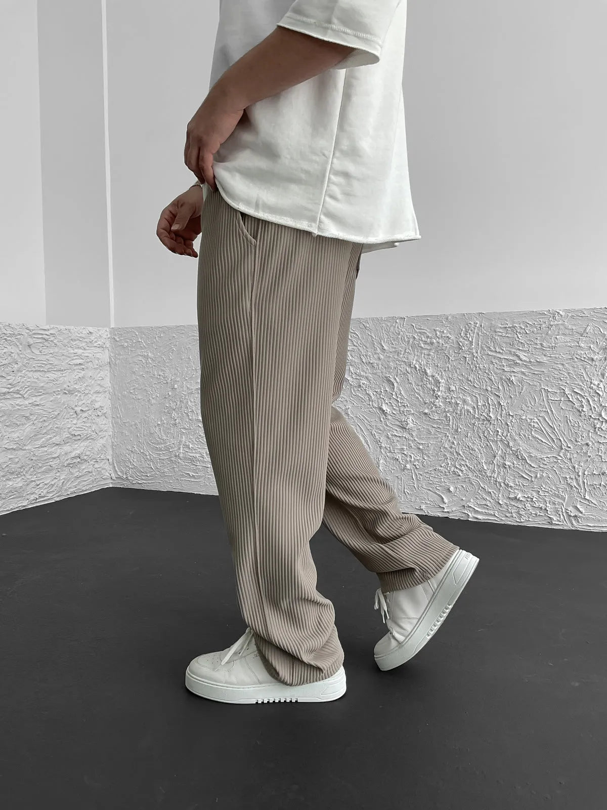 DFFRNT® | Relaxte geribbelde broek
