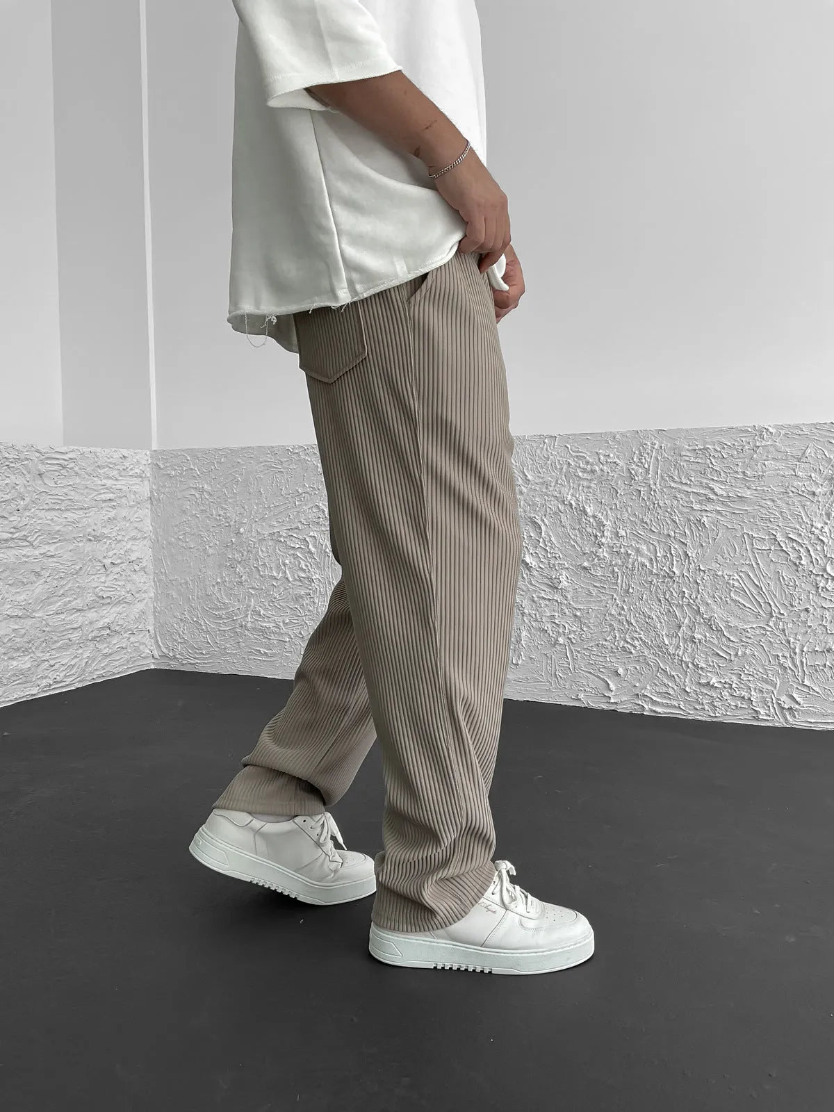 DFFRNT® | Relaxte geribbelde broek