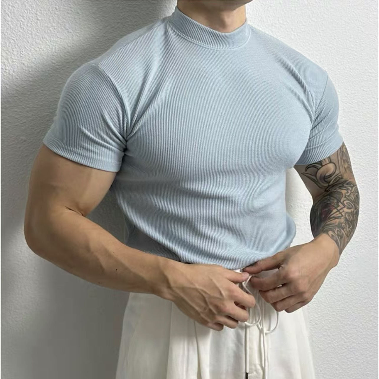 DFFRNT® | T-Shirt slim fit met hoge kraag