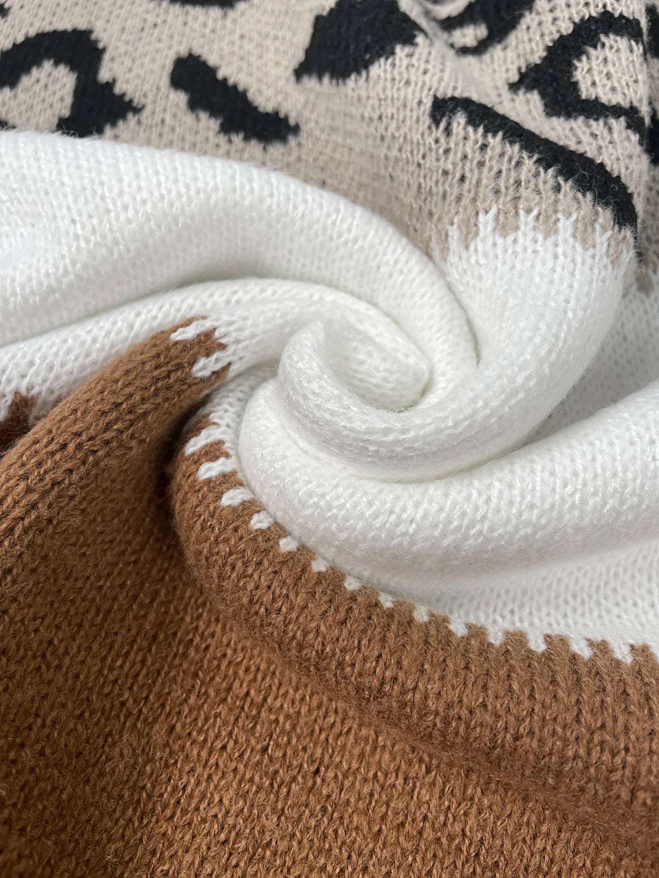 DFFRNT® | Trui Met Luipaardprint