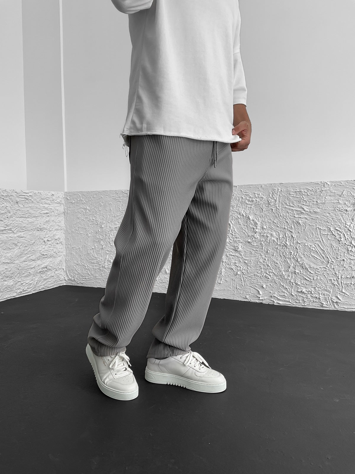 DFFRNT® | Relaxte geribbelde broek