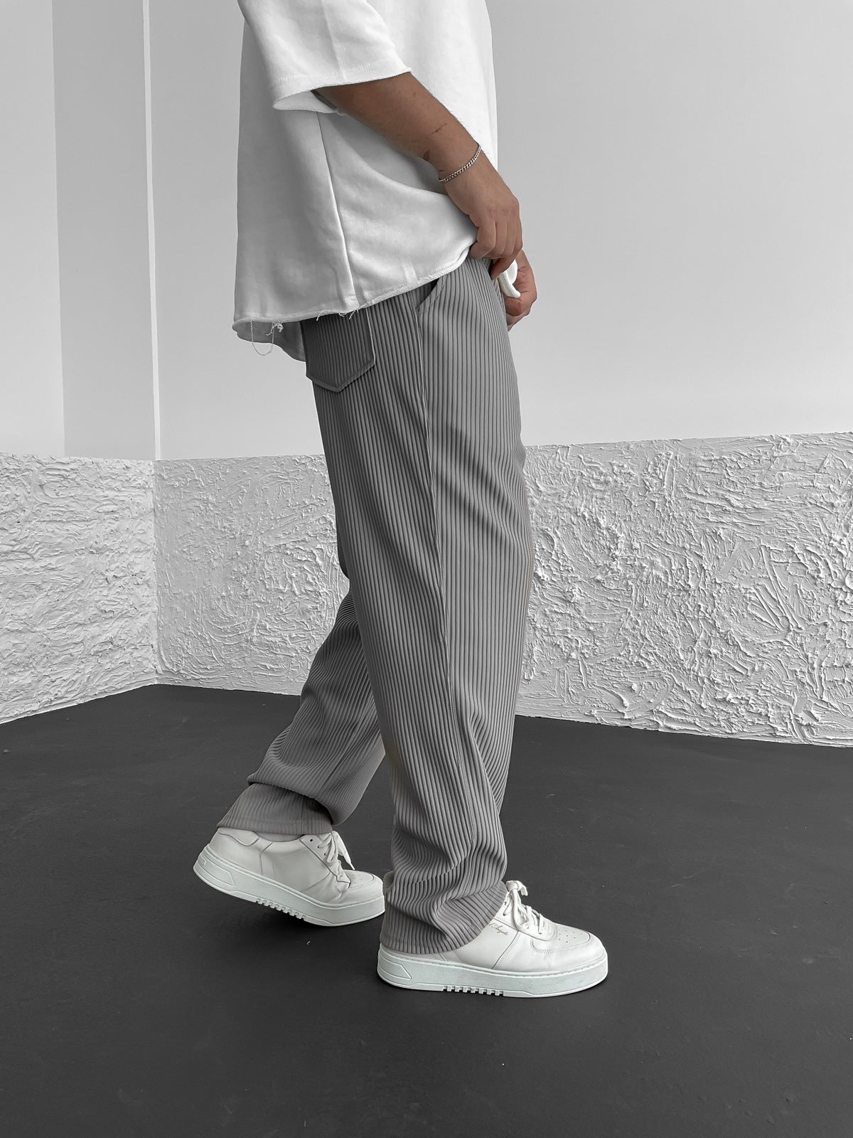 DFFRNT® | Relaxte geribbelde broek